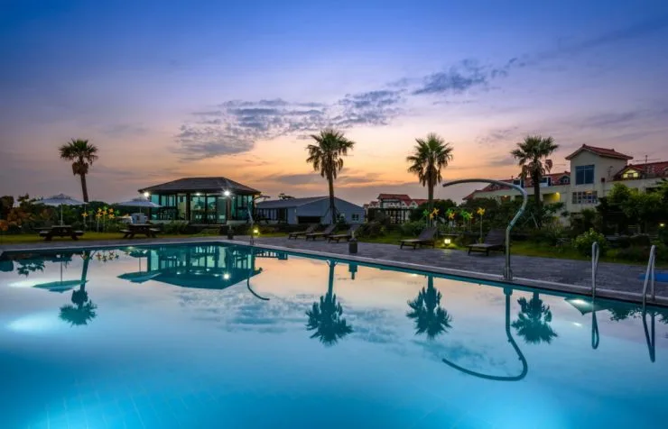 e-pool2-1024x659.jpg?resize740%2C476amp;ssl1