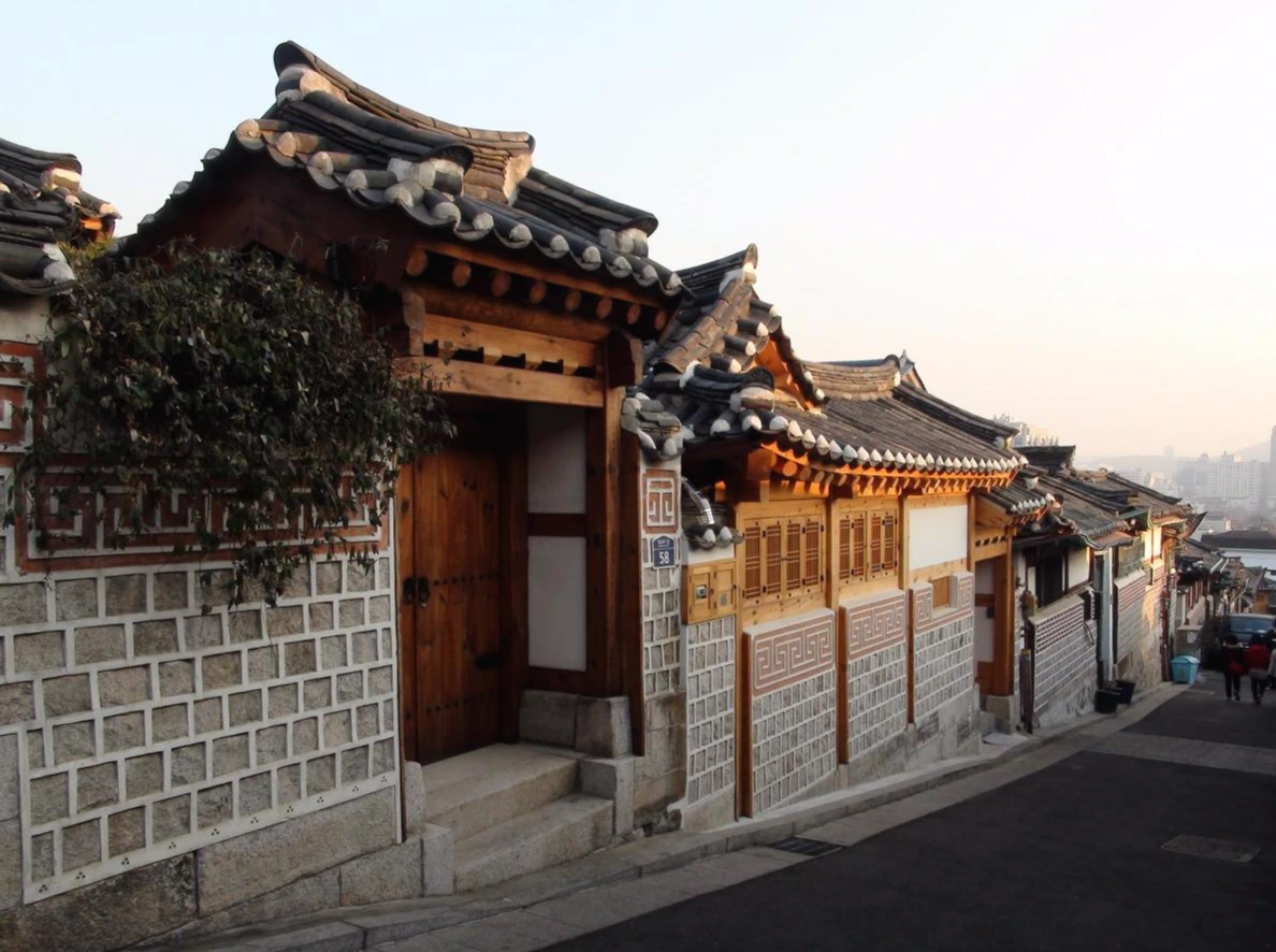 Area_west_of_Bukchon_Hanok_Village_B.JPG