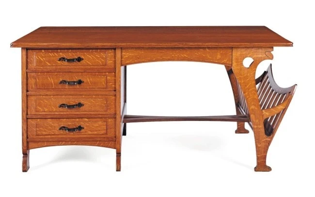 9_desk.jpg?type=w740