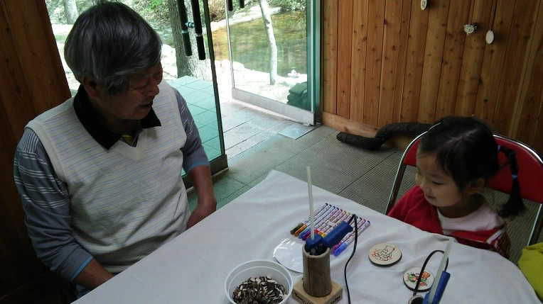 215C57435908E4AC2E44BF