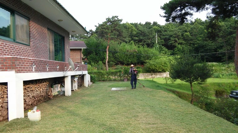 27767633577892152779A1