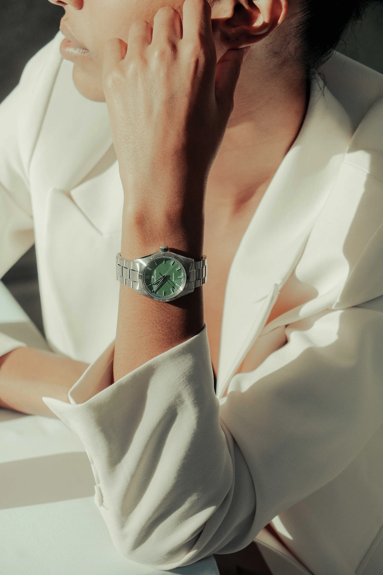 Hamilton Jazzmaster Performer_H36105160_lifestyle01.jpeg