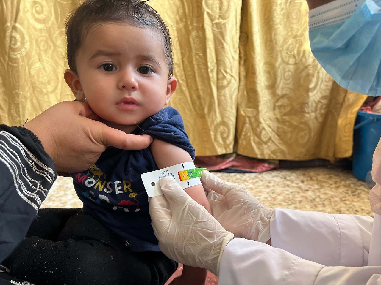 [참고이미지] 시리아 북동부 피난민 아동이 월드비전의 의료·영양 지원을 받고 건강한 체중으로 회복한 모습.jpeg