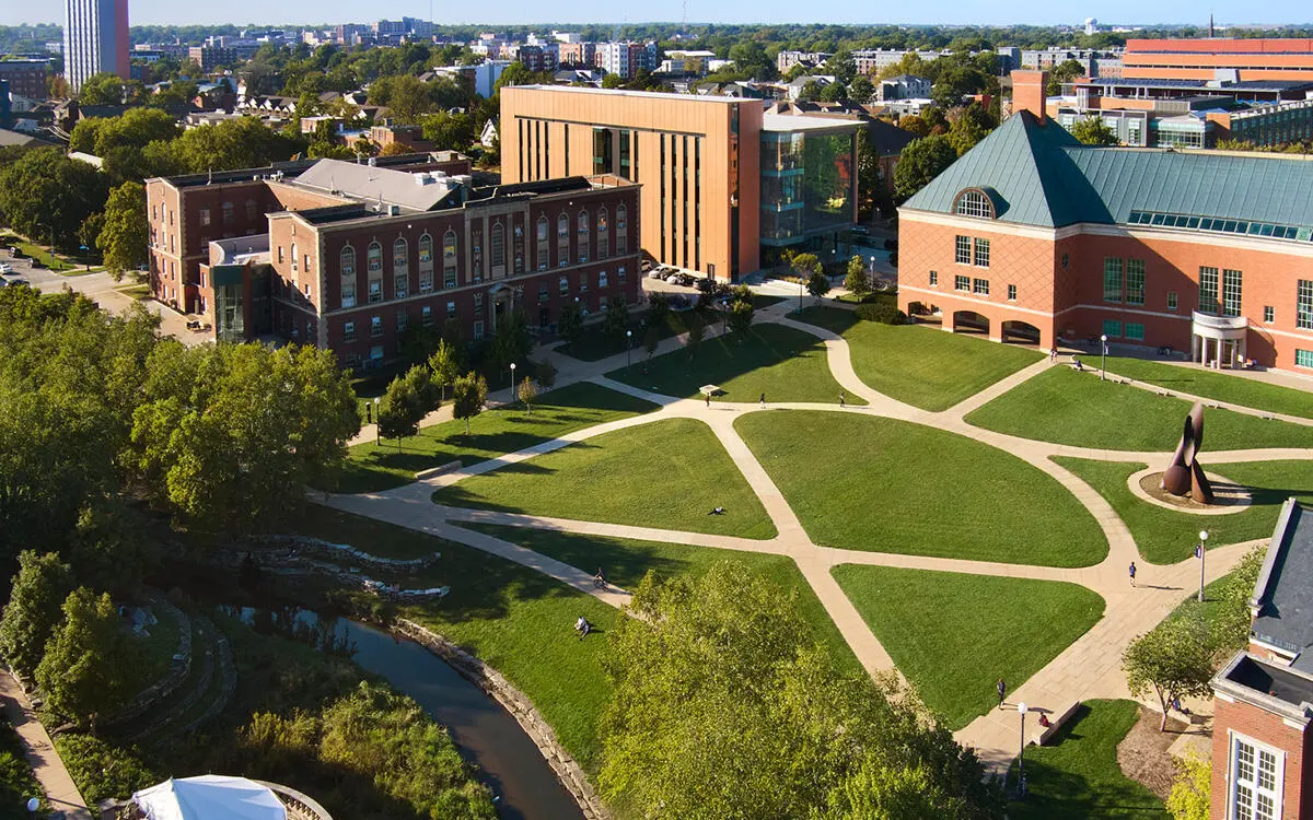 uiuc_h7.jpg?itok=qw4fNfLV