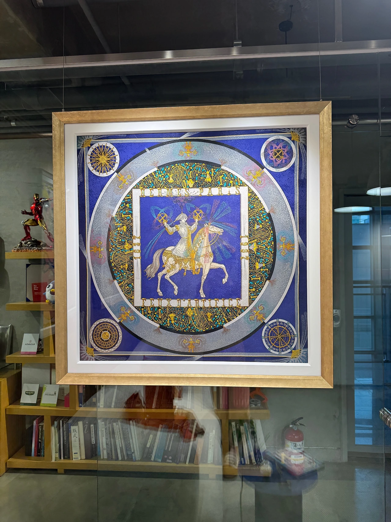 에르메스 150주년 기념 스카프 쇼룸.jpeg