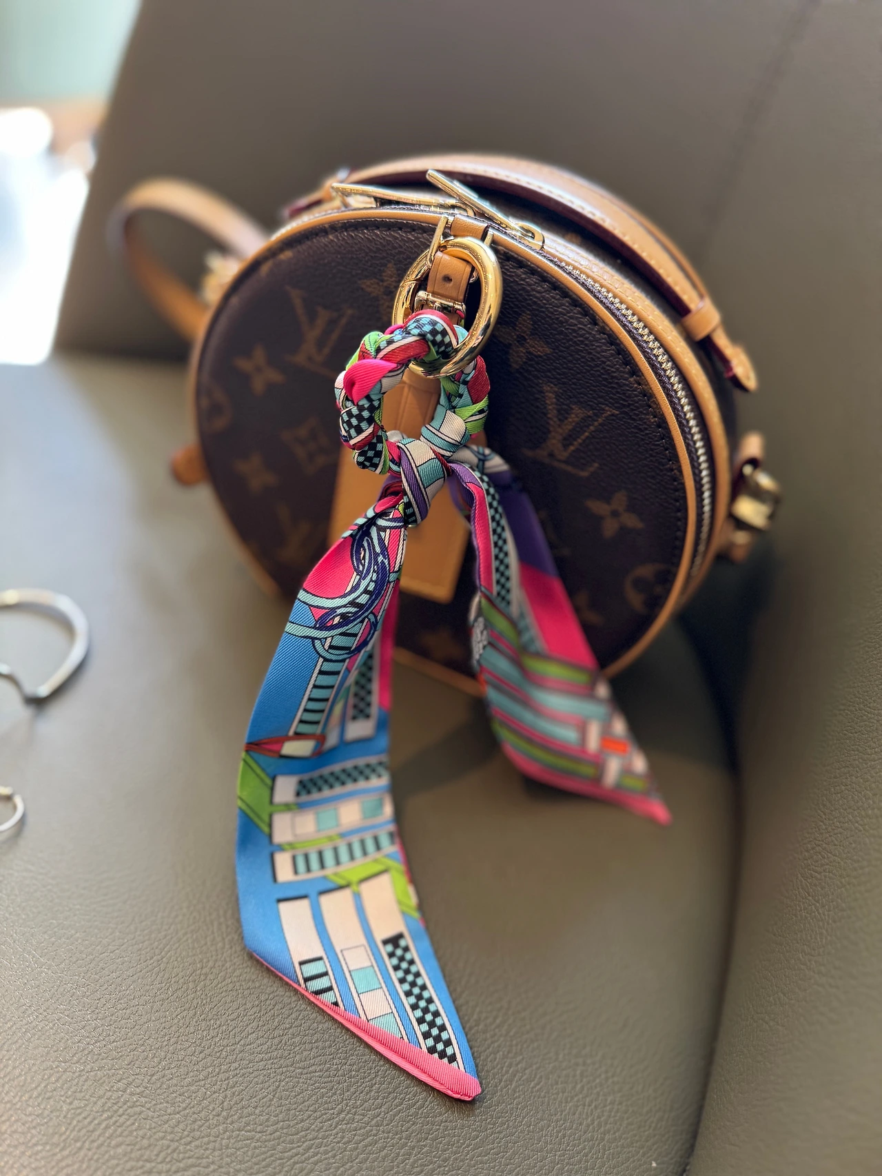 페어리스타 김지우대표 스카프 활용법8.jpeg