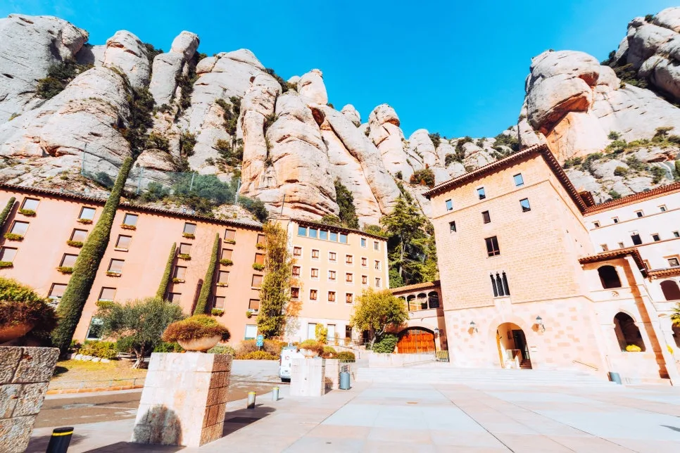 %EB%AA%AC%EC%84%B8%EB%9D%BC%ED%8A%B8_(3)_1.jpg?type=w966