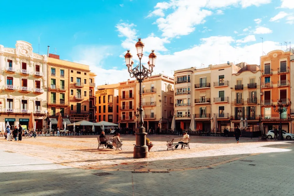 %EB%A9%94%EB%A5%B4%EC%B9%B4%EB%8B%AC_%EA%B4%91%EC%9E%A5_(1)_2.jpg?type=w966