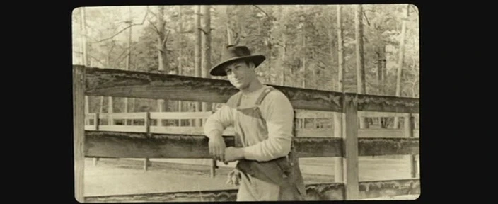 The.Curious.Case.of.Benjamin.Button.DVDSCR.XviD-DEViSE.avi_20150401_230749.387.jpg?type=w2