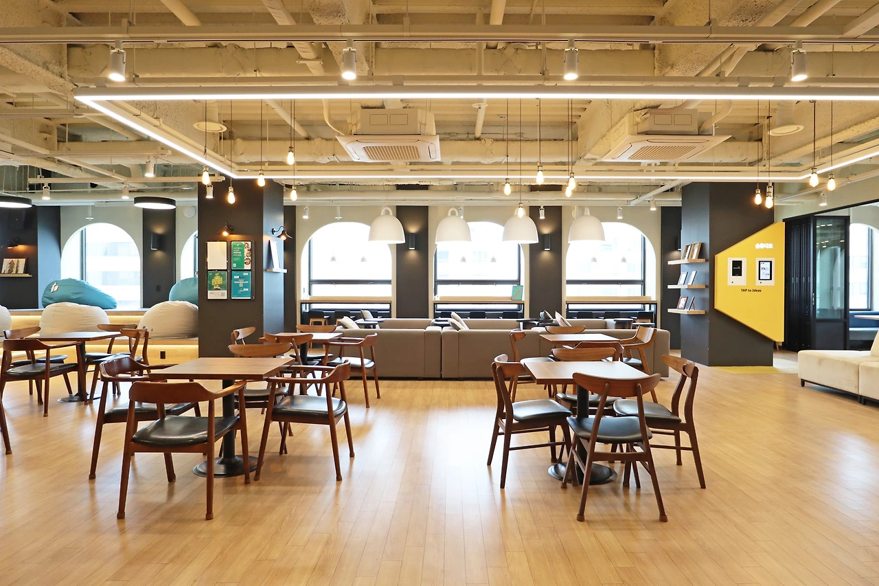 강남점_16층 메인라운지21 (2).JPG