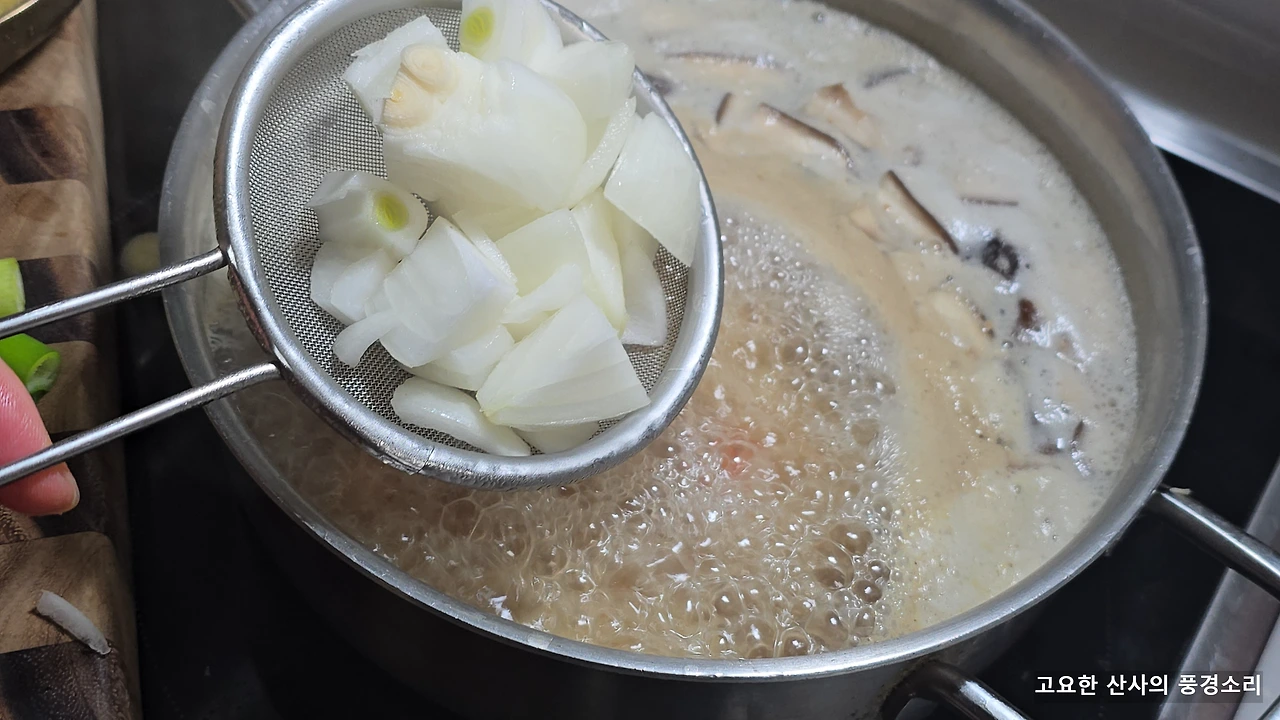 img.png?credential=yqXZFxpELC7KVnFOS48ylbz2pIh7yKj8&expires=1774969199&allow_ip=&allow_referer=&signature=T0oM6b4I8aytNEjaPe2V1JdH48Y%3D