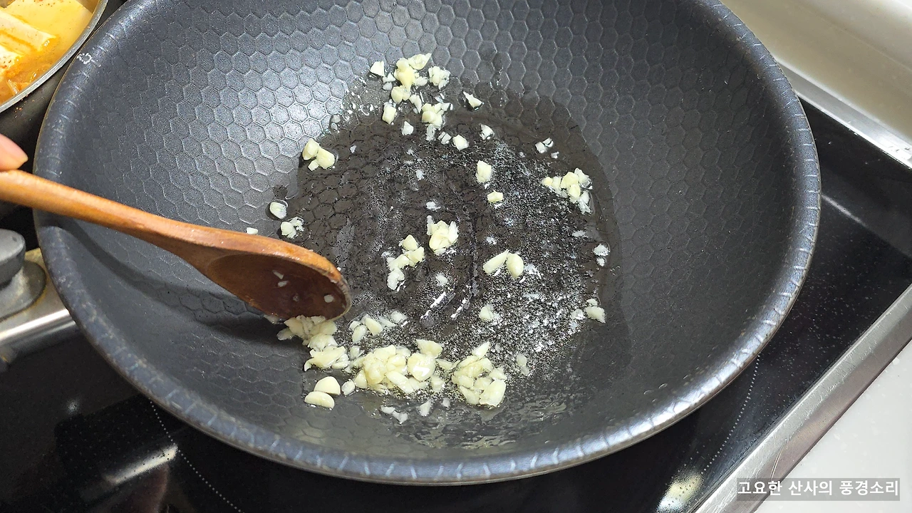 img.png?credential=yqXZFxpELC7KVnFOS48ylbz2pIh7yKj8&expires=1774969199&allow_ip=&allow_referer=&signature=oHjzZTPaXyJsDax6gWIiUKxbFlE%3D