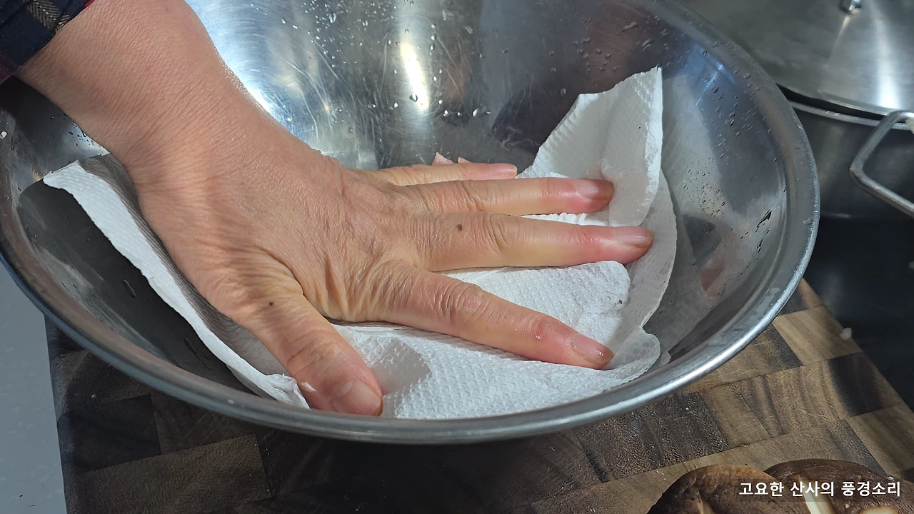 img.png?credential=yqXZFxpELC7KVnFOS48ylbz2pIh7yKj8&expires=1772290799&allow_ip=&allow_referer=&signature=9c8Jq0pnwmv9kd4QIYaErCG2cv8%3D