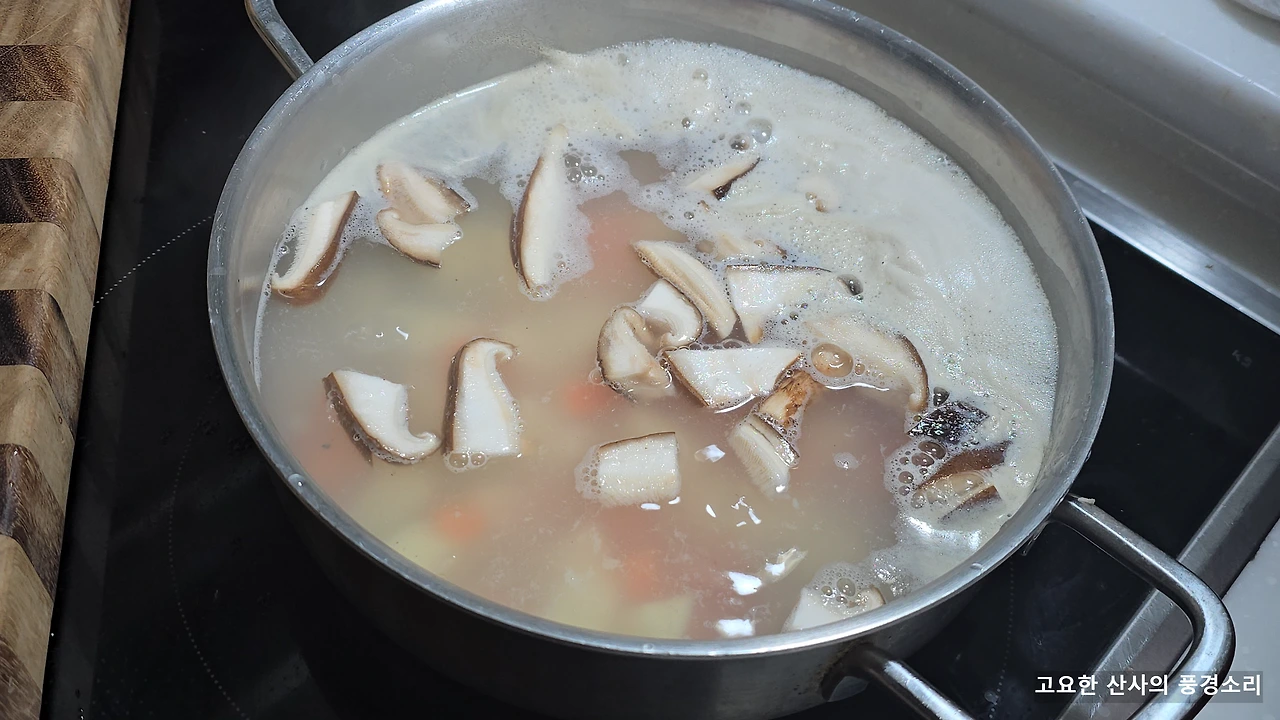 img.png?credential=yqXZFxpELC7KVnFOS48ylbz2pIh7yKj8&expires=1774969199&allow_ip=&allow_referer=&signature=SlgsIF48vz8m9qDYOqR7TWDxaq4%3D