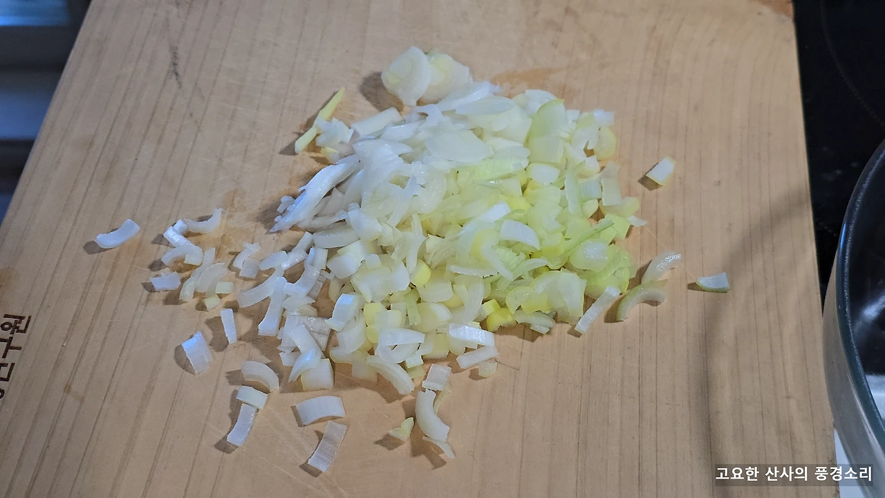 img.png?credential=yqXZFxpELC7KVnFOS48ylbz2pIh7yKj8&expires=1772290799&allow_ip=&allow_referer=&signature=UTSNJ65jfiyaKDsTuUXALvAVviw%3D