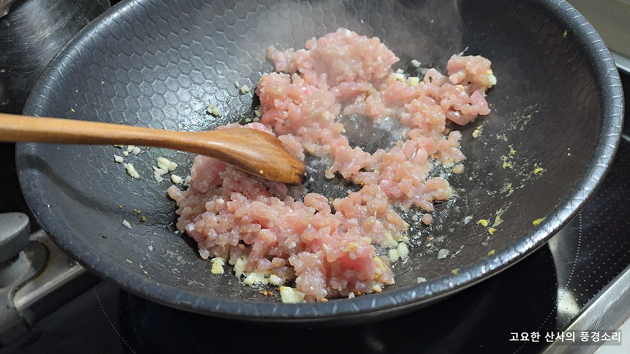 img.png?credential=yqXZFxpELC7KVnFOS48ylbz2pIh7yKj8&expires=1769871599&allow_ip=&allow_referer=&signature=F0wI35qL6%2Ff5AQpIi%2Frhxzsq8GQ%3D