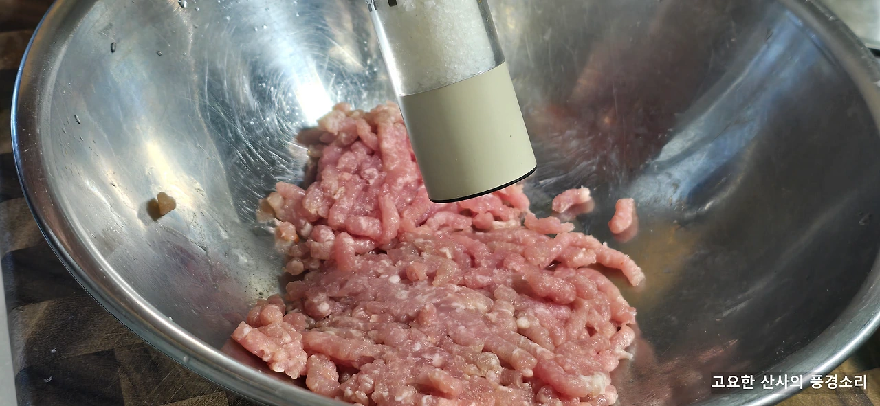 img.png?credential=yqXZFxpELC7KVnFOS48ylbz2pIh7yKj8&expires=1772290799&allow_ip=&allow_referer=&signature=8OpnAOxWro3Dtza8E8eDSeDY6pE%3D