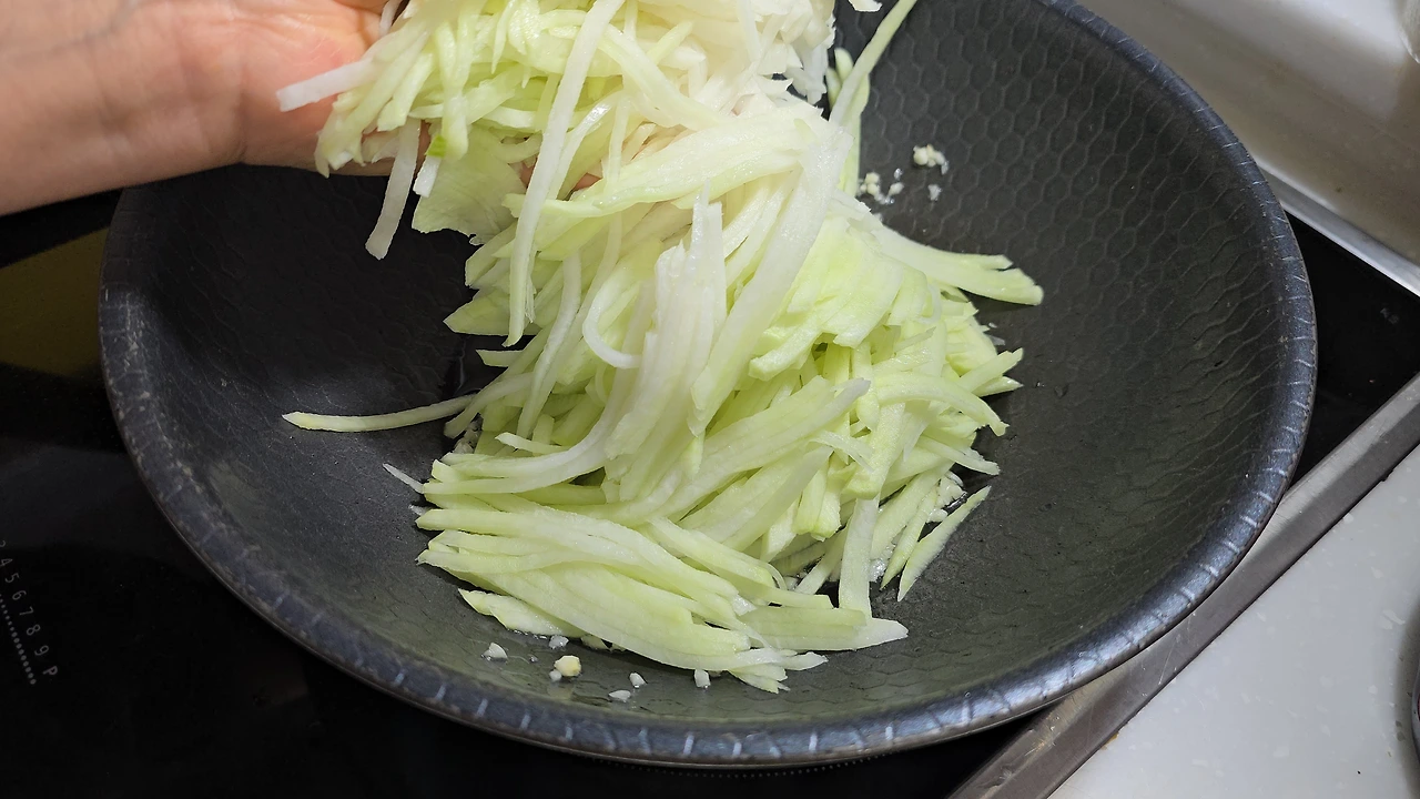 img.jpg?credential=yqXZFxpELC7KVnFOS48ylbz2pIh7yKj8&expires=1774969199&allow_ip=&allow_referer=&signature=plHAyk3SYONE6ZC%2FPhg3zcsTWsg%3D