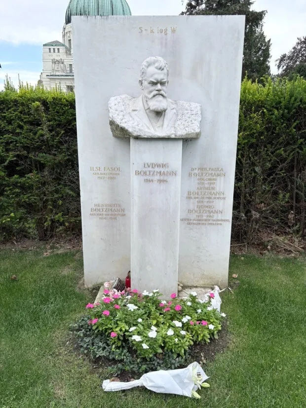 볼츠만.jpeg
