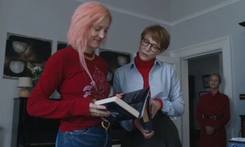 ?src=%22https%3A%2F%2Fimage.cine21.com%2Fresize%2Fcine21%2Fmovie%2F2026%2F0114%2F15_08_09__696732c9af1e9%255BS1000%2C1000%255D.jpeg%22&type=ff500_300