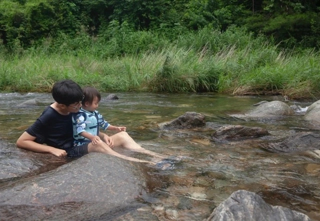 다운로드 (3) Medium.jpeg