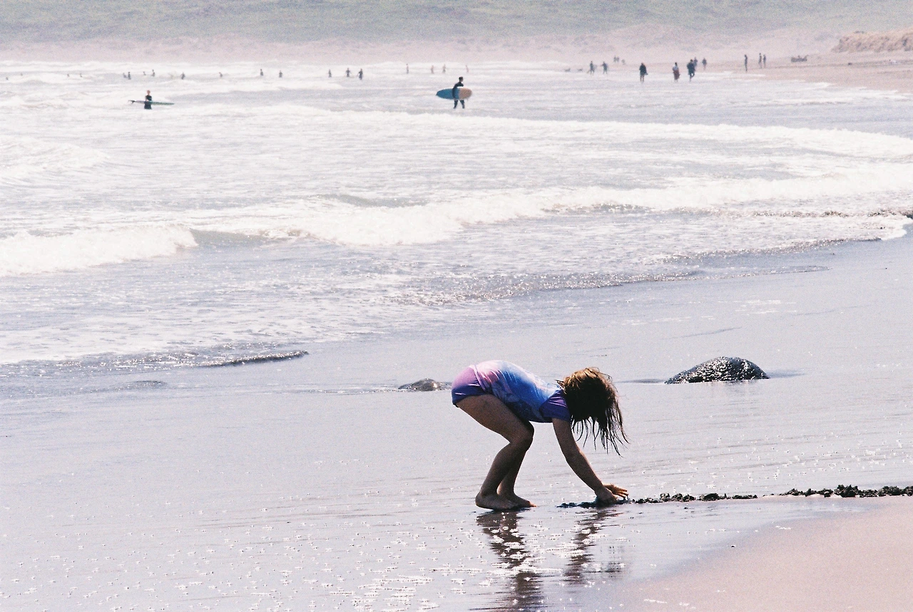 2019 래그란 바닷가에서 노는 아이.JPG