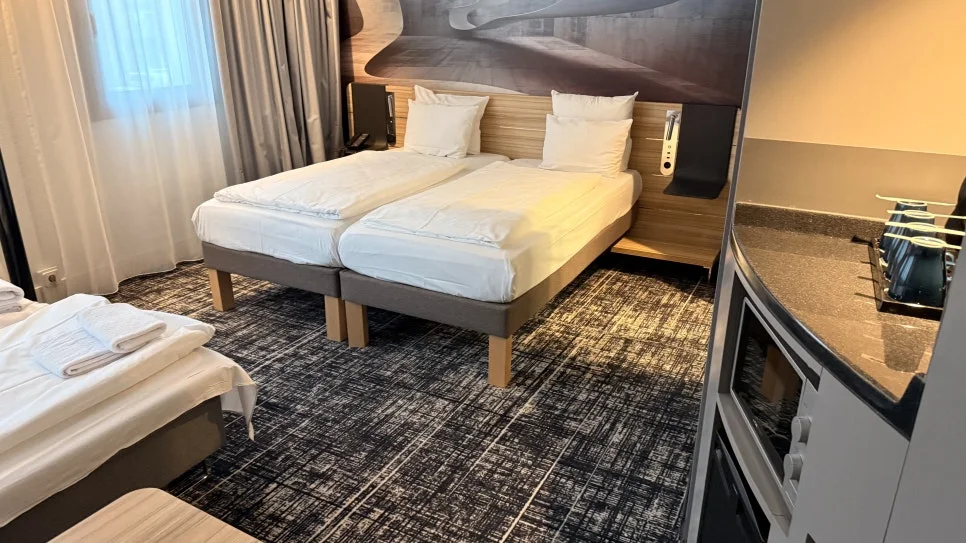 IMG_5922.jpeg?type=w966