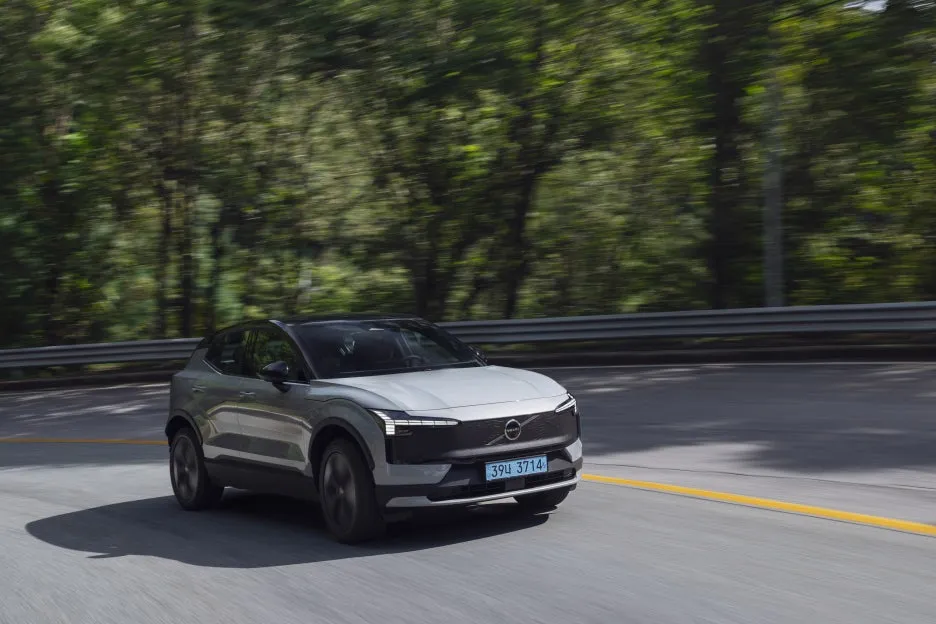 EX30_%ED%81%AC%EB%A1%9C%EC%8A%A4%EC%BB%A8%ED%8A%B8%EB%A6%AC_%EC%A3%BC%ED%96%89_07.JPG?type=w1