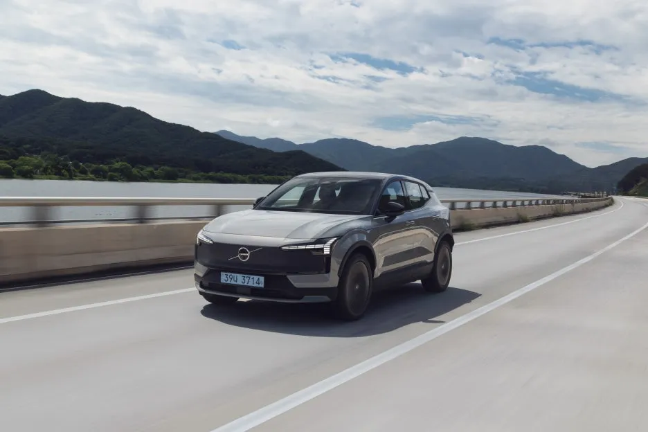 EX30_%ED%81%AC%EB%A1%9C%EC%8A%A4%EC%BB%A8%ED%8A%B8%EB%A6%AC_%EC%A3%BC%ED%96%89_02.JPG?type=w1