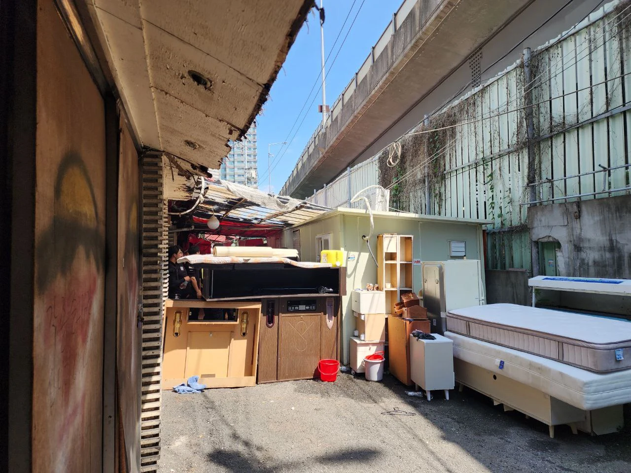 15. [RE;] 용주골 미아리 그림 10.jpeg