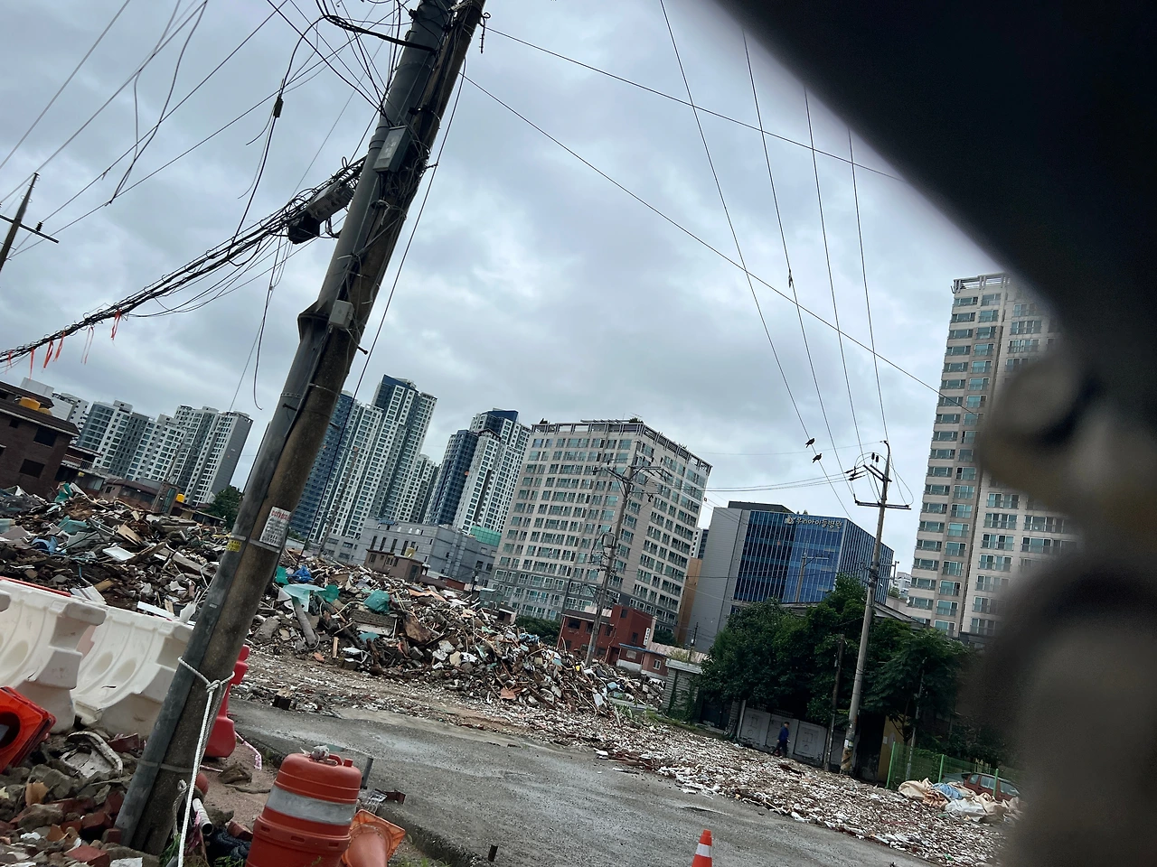 15. [RE;] 용주골 미아리 그림 9.JPG