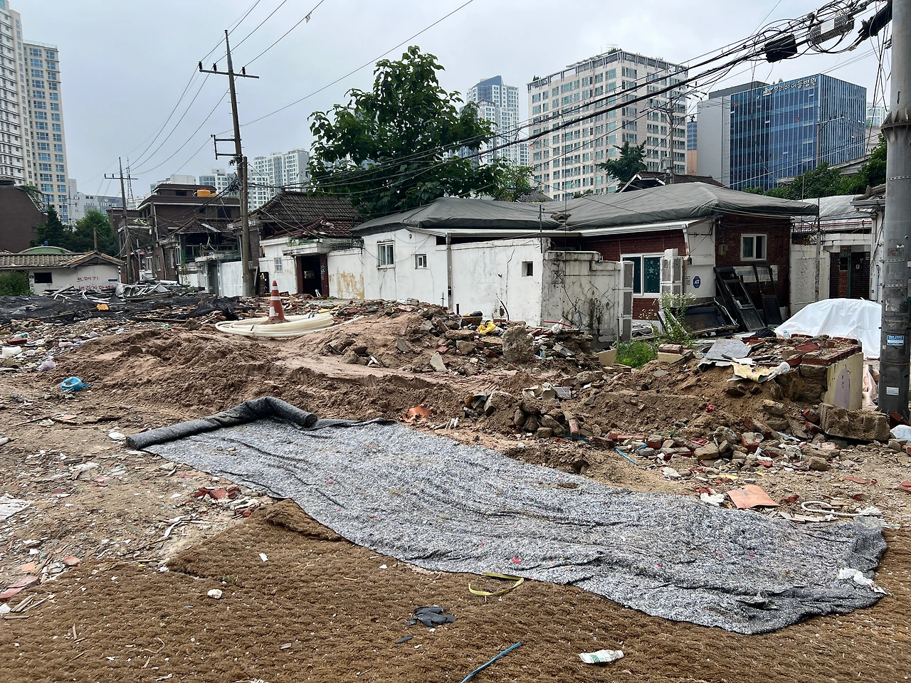 15. [RE;] 용주골 미아리 그림 8.JPG