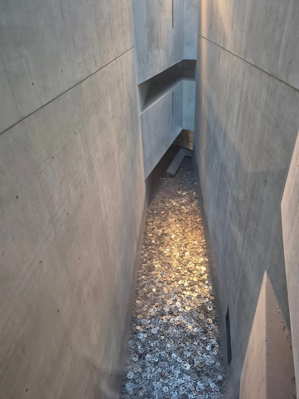 HBlRhkqXwAApQKj.jpg?type=w966