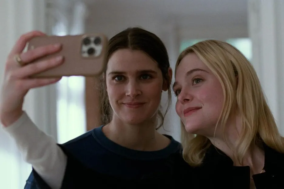 SentimentalValue_08_Inga-Ibsdotter-Lilleaas_Elle-Fanning_Photo_Kasper-Tuxen-.jpg?type=w1