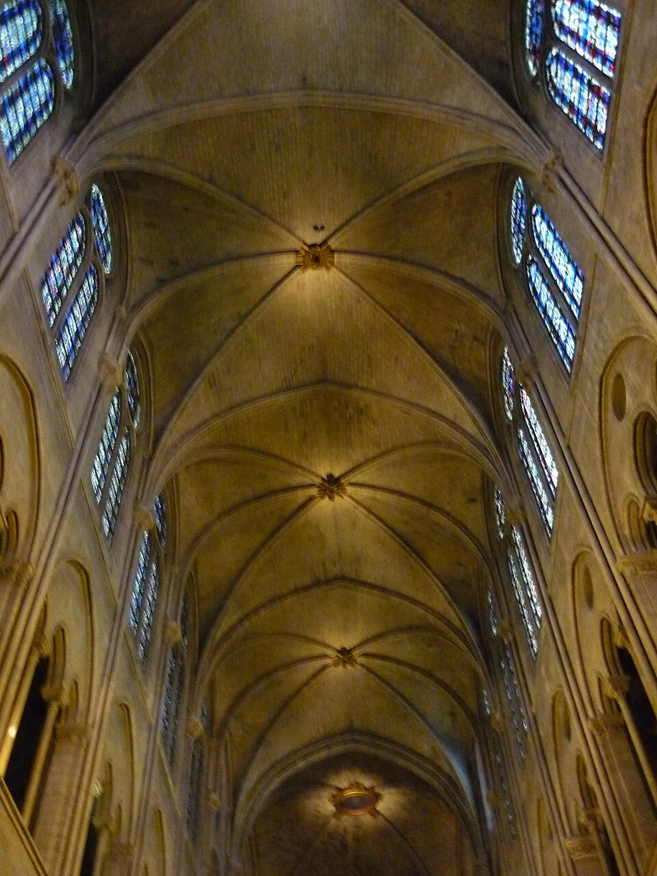 Ceiling,_Notre_Dame,_Paris,_ZM.JPG