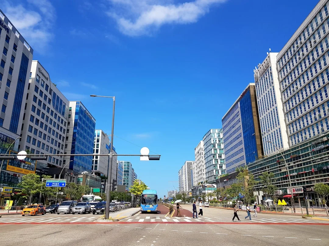 photo-1691457558225-b363a2099e2e?crop=entropy&cs=tinysrgb&fit=max&fm=jpg&ixid=M3w4OTYxMzh8MHwxfHNlYXJjaHwyfHxnb3Zlcm5tZW50JTIwc3RhcnR1cCUyMGZ1bmRpbmclMjBidXNpbmVzcyUyMGdyYW50JTIwYXBwbGljYXRpb24lMjBzdGFydHVwJTIwZnVuZGluZyUyMEtvcmVhfGVufDB8MHx8fDE3NzM3MTM2Nzh8MA&ixlib=rb-4.1.0&q=80&w=1080