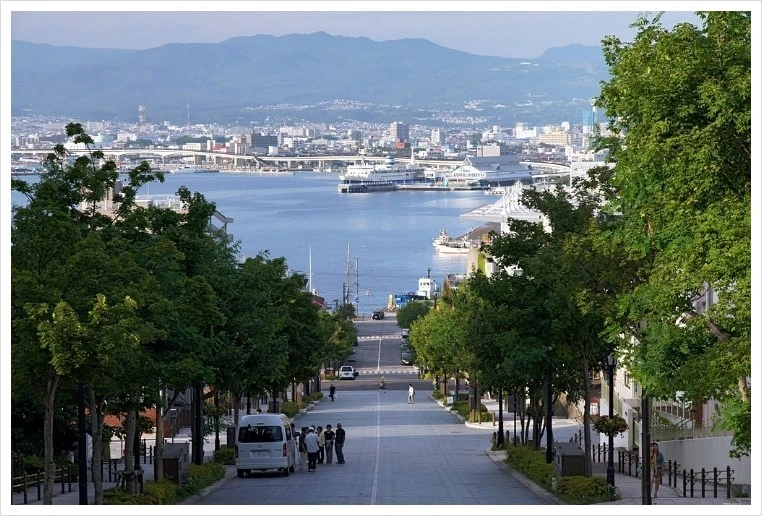 1024px-Hachimanzaka_Hakodate_Hokkaido_pref_Japan01n.jpg?type=w1