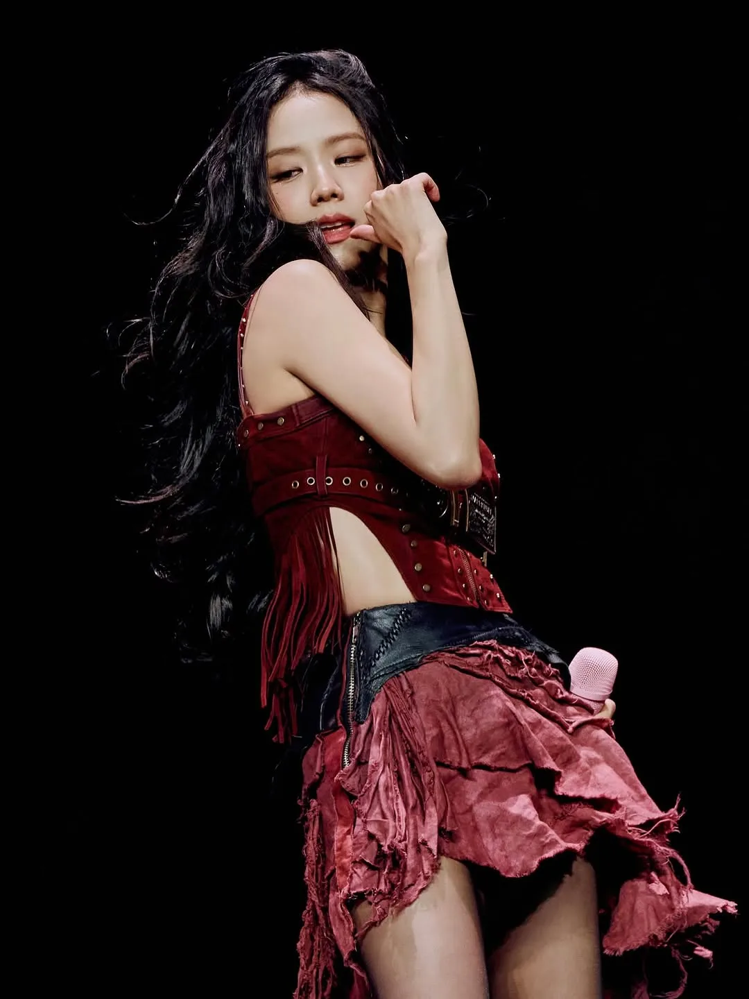 04_jennierubyjane_1774402962607.jpeg