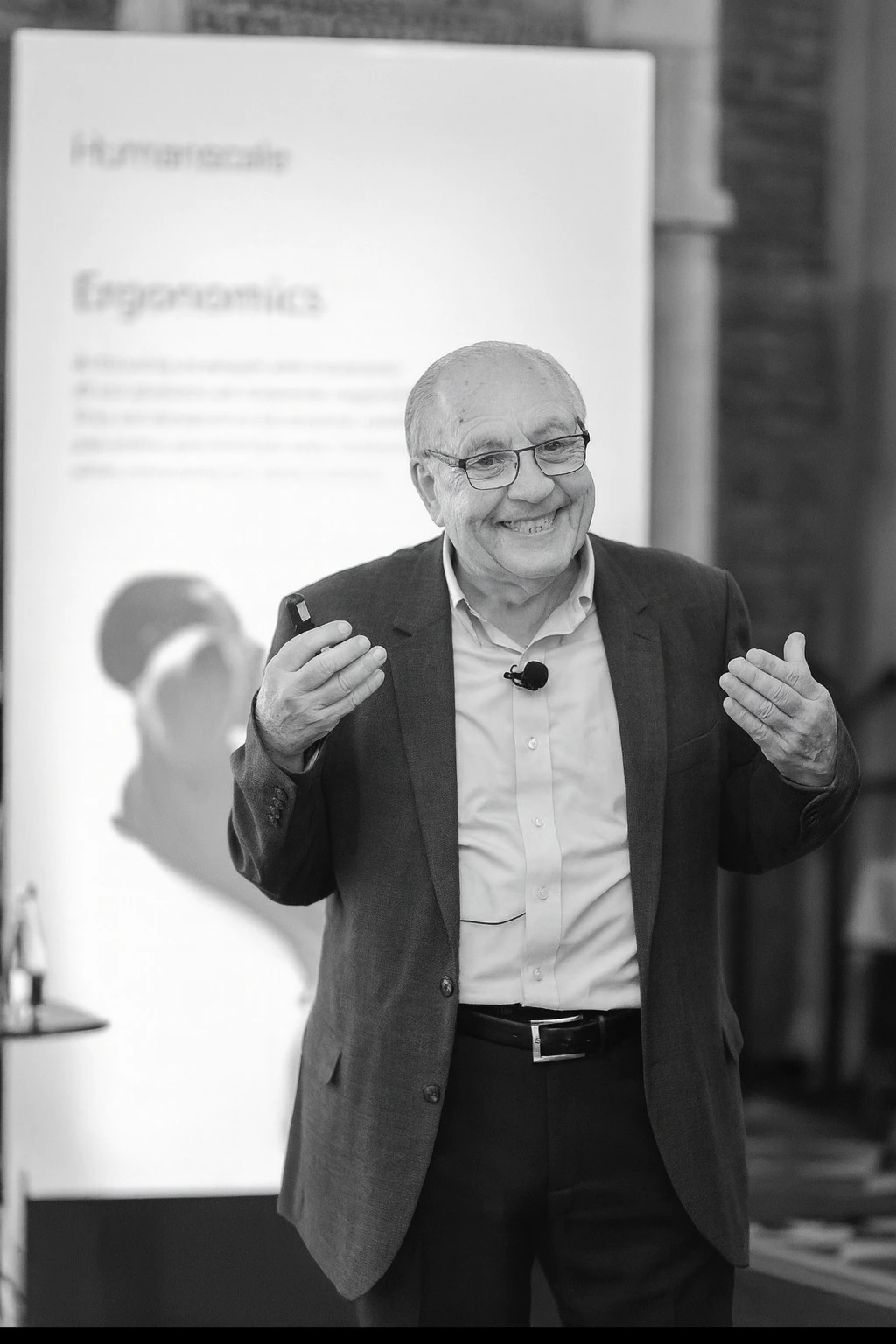 ChatGPT_Image_2025_8_22_10_11_17.png?crop=center&v=1755825330