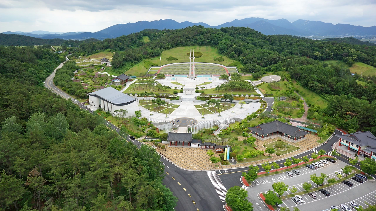 1980.5.18 5.18민주묘지 전경.JPG