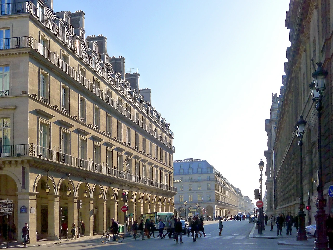 P1010244_Paris_Ier_Rue_de_Rivoli_reductwk.jfif