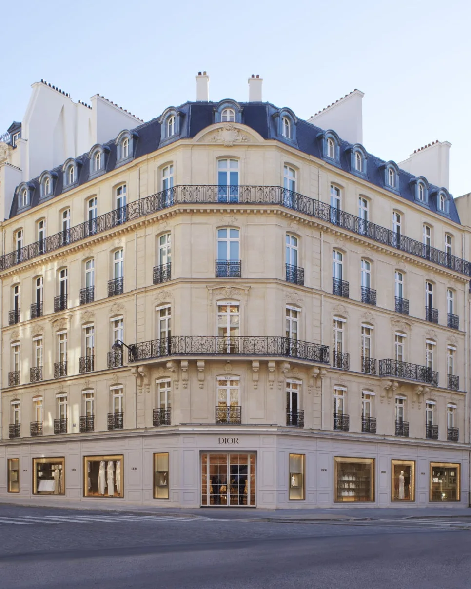 DIOR-30MONTAIGNE-FACADE-%C2%A9-Adrien-Dirand-1-scaled.jpg?type=w966