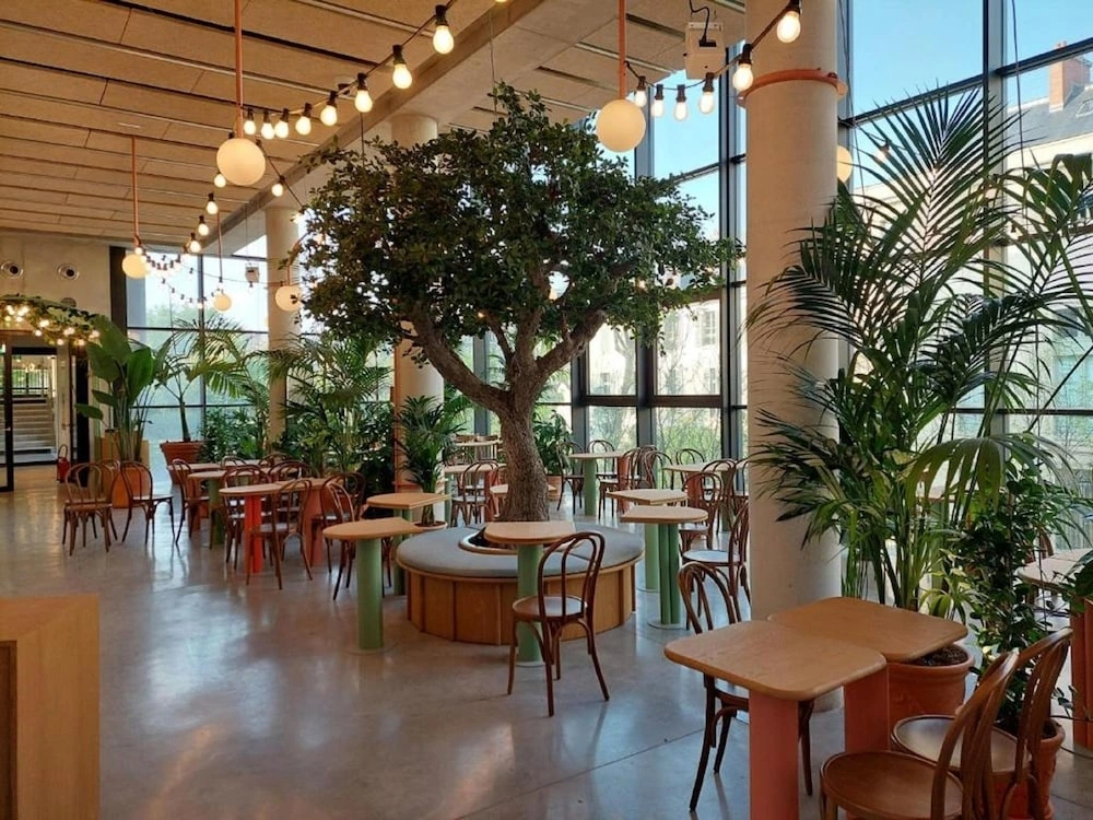 2더 피플 파리 마레1.jpeg