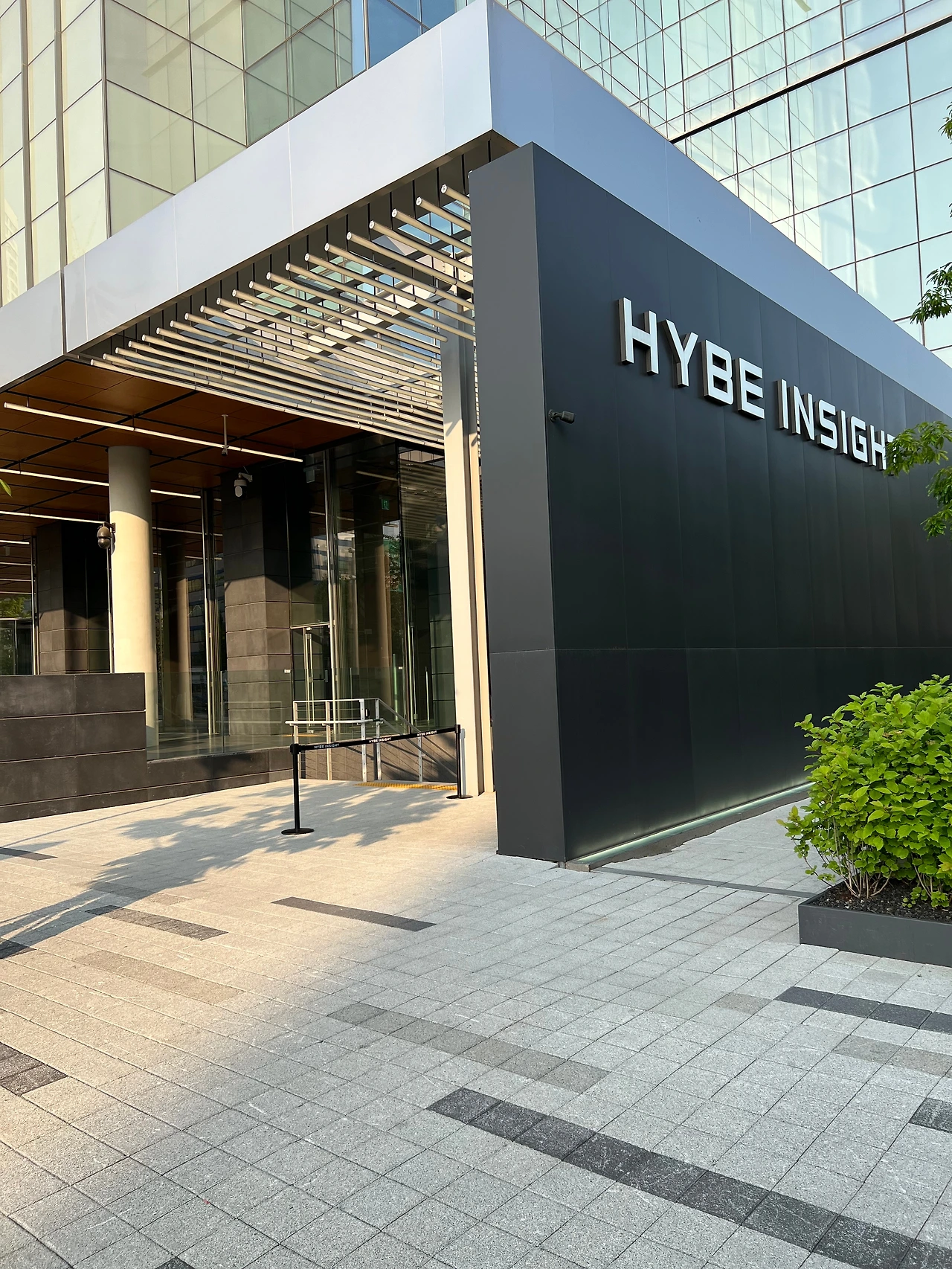 a visit to HYBE Insight