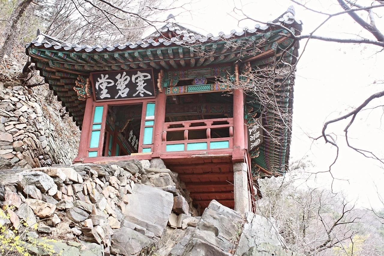 그곳에서 바라본 안개 모습이 아름다워 한벽청연이라…