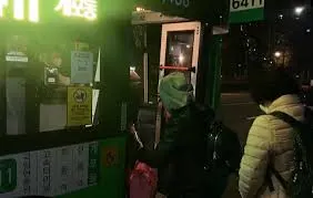 641번 버스의 투명인간들과 미국