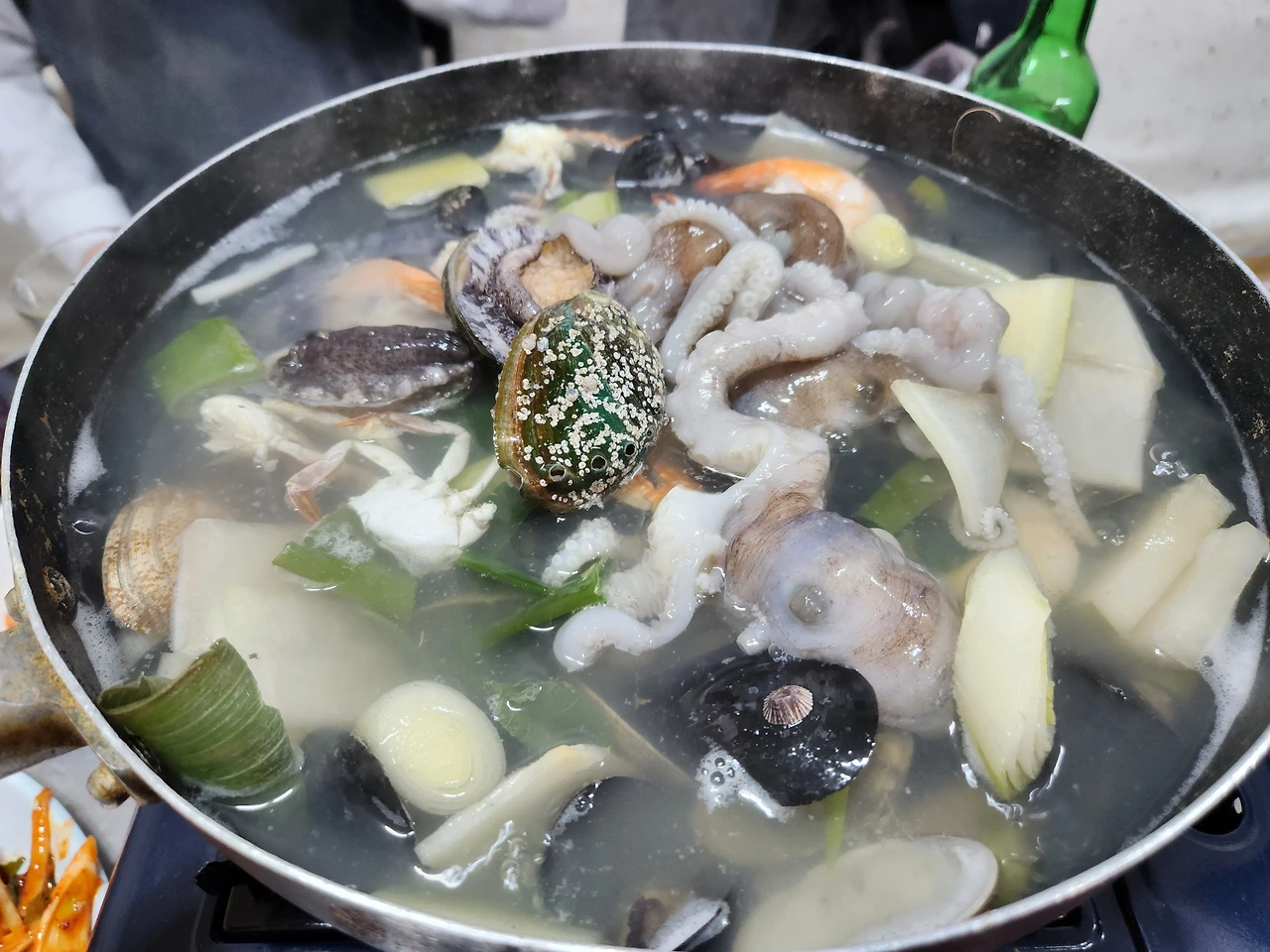 해물탕 中자 35,000원, 노포 해물집의 위력!