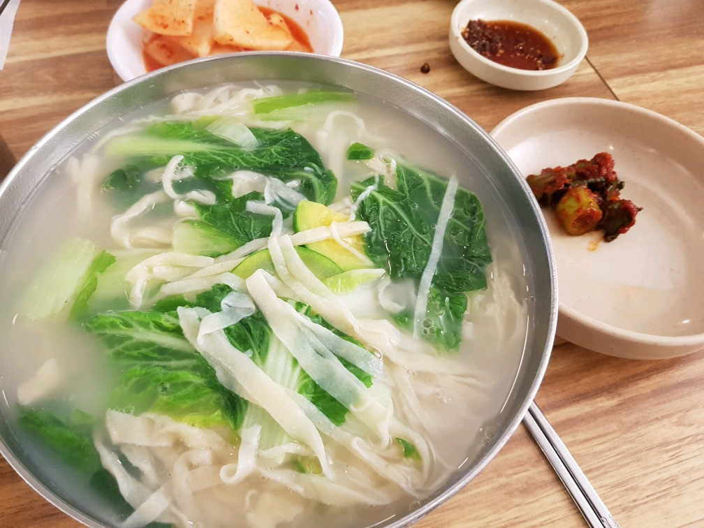 이런 칼국수는 처음인걸요.