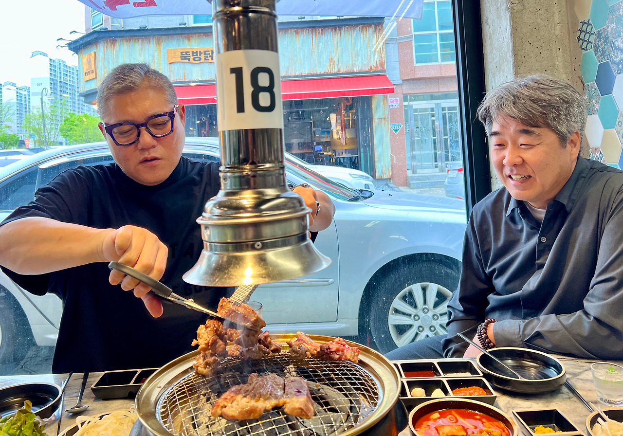 한돈 1등급 갈비&목살, 치킨 무한리필 24900원