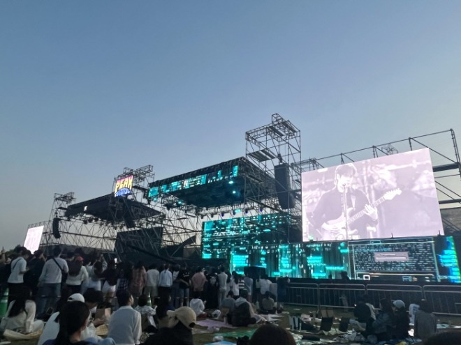 그럼에도 불구하고, 축제!